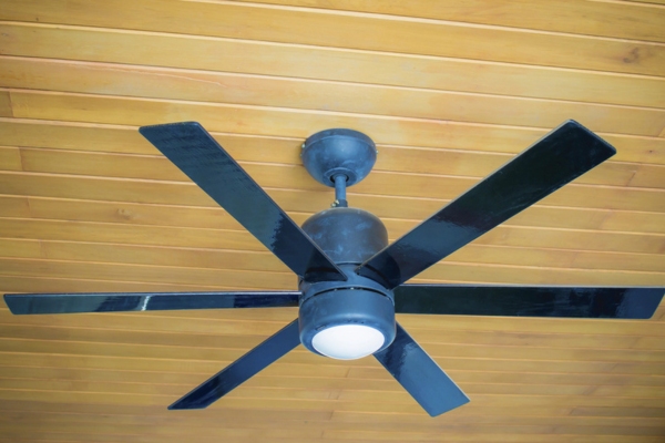 ceiling fan in hot day cooling