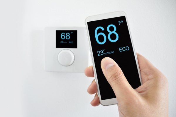 synching thermostat on smart phone depicting thermostat optimization